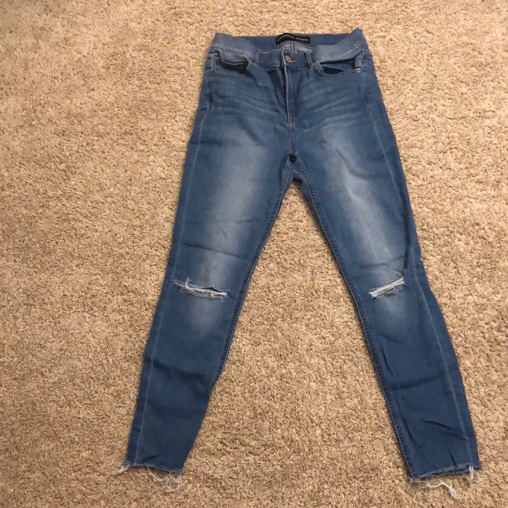 High waisted, knee ripped jeans